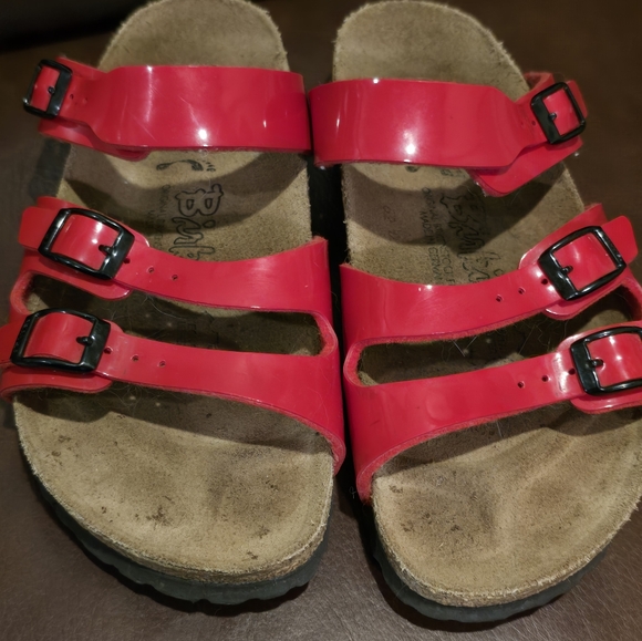 Red patent birkenstocks 36 - Picture 3 of 6